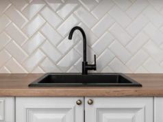 Ten niepozorny kamień robi z fugami rzeczy, których nie potrafi chemia