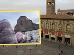 Gigantyczne kamienie stanęły na placu w Bolonii. Nie wszystkim się spodobały