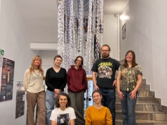 IA UWr składa świąteczne życzenia w archeologicznym i ekologicznym stylu