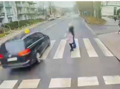 O krok od tragedii na przejściu dla pieszych. 67-latka niemal potrąciła kobietę z dzieckiem