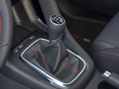 Chińskie auta z manualną skrzynią biegów – przegląd rynku 2026 r.