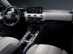 Po rywala Lexusa ustawiły się takie kolejki, że aut „od ręki” już nie ma. 130 tys. zł za świetną wersję wystarczyło