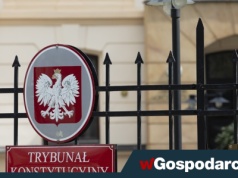 Ostry atak Brukseli na Trybunał Konstytucyjny