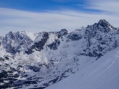 Dramatyczne sekundy w górach. Turysta nagrał moment, gdy zaczął ześlizgiwać się w przepaść