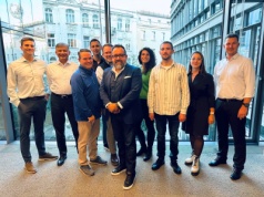 KMS Technology przejmuje polską firmę Addepto