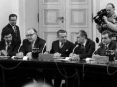 Prof. Zybertowicz ma przeprosić za słowa, że przy Okrągłym Stole władza podzieliła się ze swoimi agentami