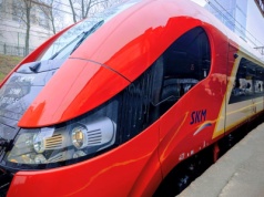 Pierwszy pociąg SKM po generalnym remoncie już na warszawskich torach