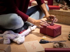 Mniej niż co piąty Polak zwiększy budżet na prezenty świąteczne