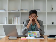 Reklama Theraflu i prawo pracy. Czy Polacy boją się pójść na L4?