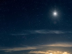 Kiedy na niebie pojawi się w tym roku pierwsza gwiazdka?