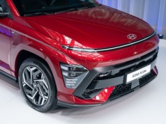 Cena 106 910 zł, turbodoładowany silnik i nietypowa gwarancja mają pomóc Hyundaiowi Kona zatrzymać część klientów rozważających ofertę chińskich marek