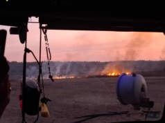 Wypalacze traw z Podkarpacia muszą się trzymać za kieszeń. Zmiana prawa od stycznia – pierwszego miesiąca sezonu podpaleń