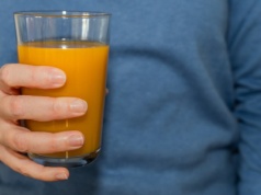 Pili szklankę soku codziennie. Co zauważyli po dwóch miesiącach? Lista korzyści jest długa