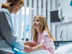 Jest bardzo agresywny, zagraża głównie dzieciom. Polscy lekarze badają skuteczność nowej terapii