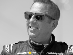 Tragiczna katastrofa lotnicza. Zginął legendarny kierowca NASCAR wraz z rodziną