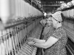 Prof. Błażej Brzostek: w PRL sferą wolności dla kobiet była praca, czasami jednak na „dwa etaty”