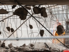 Ruszyła rozbiórka znanego biurowca w Warszawie. Zastąpią go mieszkania