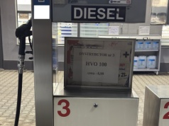 Dziwna kartka na dystrybutorze. Przy kasie bym się rozpłakał