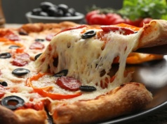 Pizza dzieli rząd i restauratorów. Nowe stawki VAT wywołały protesty