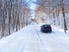 Gołoledź paraliżuje Polskę. Władze apelują: zostań w domu, jeśli możesz