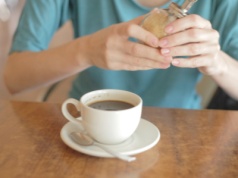 Dodaj szczyptę do kawy lub herbaty zamiast cukru. Ta mieszanka wspiera serce