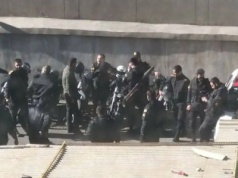 Siły bezpieczeństwa i wojsko na ulicach. W Iranie "wprowadzono faktyczny stan wojenny"