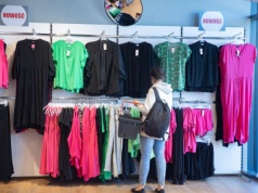 Rynek odzieży i obuwia w Polsce zwalnia. Giganci rosną