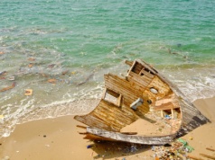 Tragedia na morzu w Brazylii. Uratowali rybaka, który przetrwał w wodzie 18 godz. na drzwiach lodówki