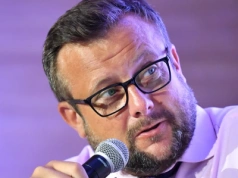 Klarenbach nagle przerwał wystąpienie Tuska. "Dobra, skończmy"