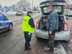 Jedziesz za granicę? Sprawdź, co z obowiązkowym wyposażeniem auta