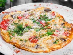 Omlet dla niejadków. Z wyglądu przypomina smakowitą pizzę