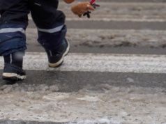 Wypadek na przejściu dla pieszych w Bytowie. Nastoletni chłopiec trafił do szpitala