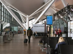 Niemiła niespodzianka na parkingu. Pasażerowie nie mogli opuścić lotniska