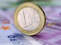 Dolar podrożał. Prezes Glapiński nie ruszył kursu euro