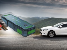 Koniec problemów z akumulatorem zimą? Navitel JS4000 to potężna elektrownia w kieszeni