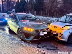 Śliskie drogi kontra kierowcy. Groźne zdarzenia w powiecie karkonoskim