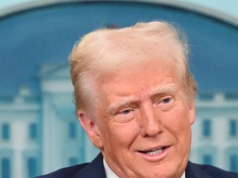 Co dalej z "amerykańskim" smartfonem Trump Mobile? Politycy reagują