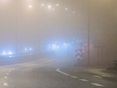 Trudne warunki dla kierowców. Gęsta mgła ograniczy widoczność