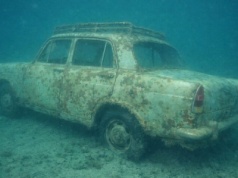 Cmentarzysko aut pod Varazze: ponad 1000 wraków leży pod wodą od 1970 r. Zostały celowo zatopione