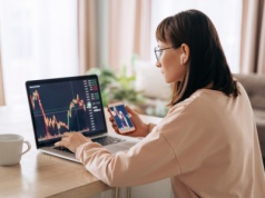 W co zainwestować 100 tys. zł? Radzą liderki branży IT. „W gospodarce wiedzy stopa zwrotu z kompetencji bije na głowę większość indeksów”