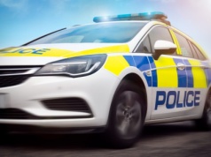 Absurd w UK. Kichnął przez okno i dostał mandat!