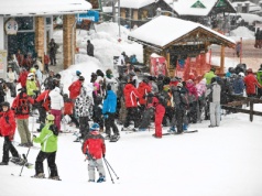 Zagraniczne wyjazdy na ferie. "Córka jest zawiedziona, że nie jedzie na narty do Włoch lub Austrii"