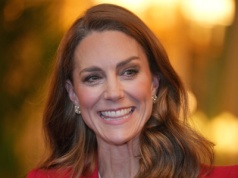 Weszła i wstrzymali oddech. Nic dziwnego, skoro wyglądała właśnie tak