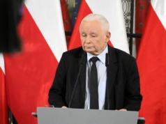 "Agenci działający na szkodę PiS". Po tym sondażu o decyzji Kaczyńskiego w partii zawrzało