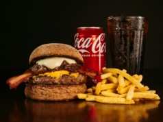 Gdy matka je dużo tłuszczów i cukrów, naraża dziecko na niealkoholowe stłuszczenie wątroby