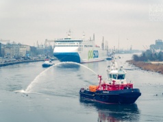 Jantar Unity w Szczecinie. Prom powitała Portowa Straż Pożarna