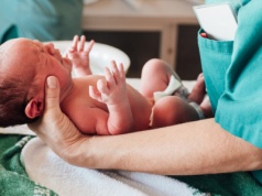 Pokój narodzin w miejsce zamkniętej porodówki. Nowe przepisy ogłoszone