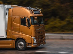 Transport pod presją prawa i kosztów. Przewoźnicy muszą przyspieszyć cyfryzację i inwestycje