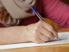 Nie ma prawa jazdy, a "ma" 19 samochodów. Tak działa oszustwo OC