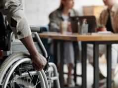 Masz umiarkowany stopień niepełnosprawności? Sprawdź, jakie ulgi i świadczenia ci przysługują